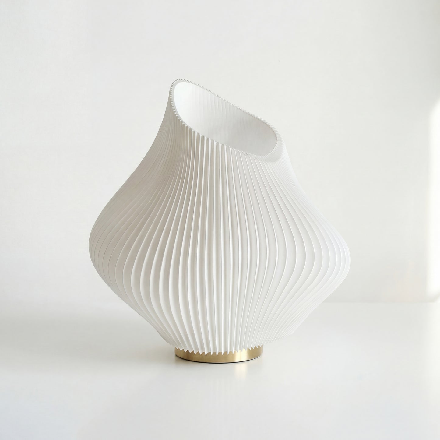 Small White Wave Desk Lamp