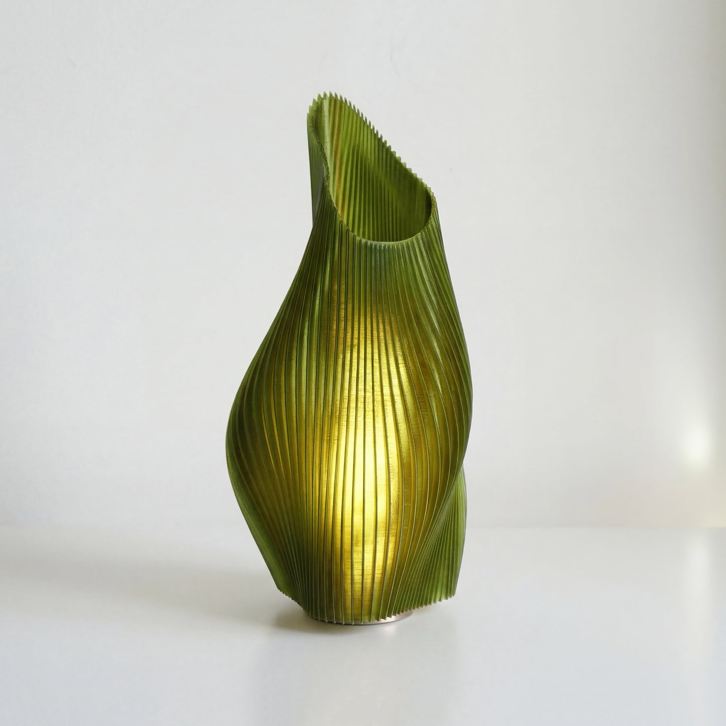 Luxury Forest Green Wave Table Lamp – Sculptural Statement Designer Desk Lamp