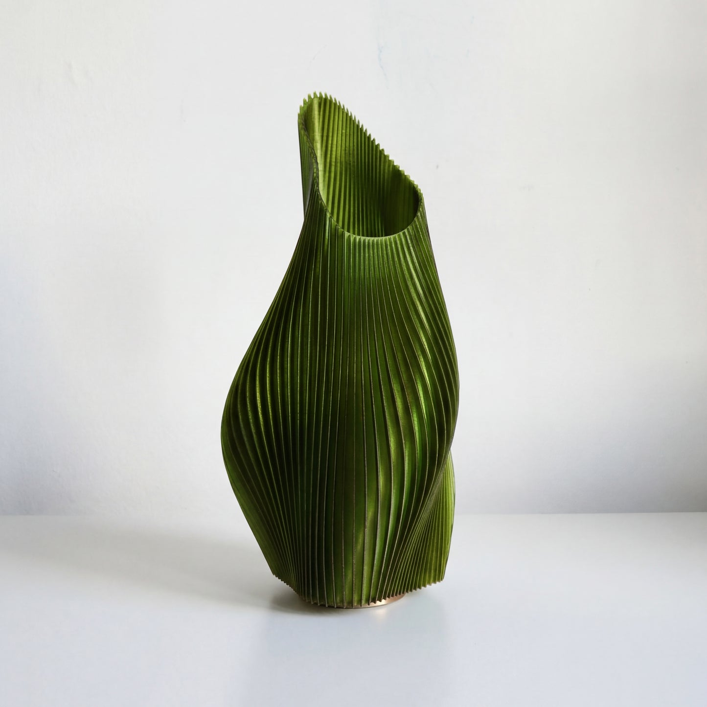Luxury Forest Green Wave Table Lamp – Sculptural Statement Designer Desk Lamp